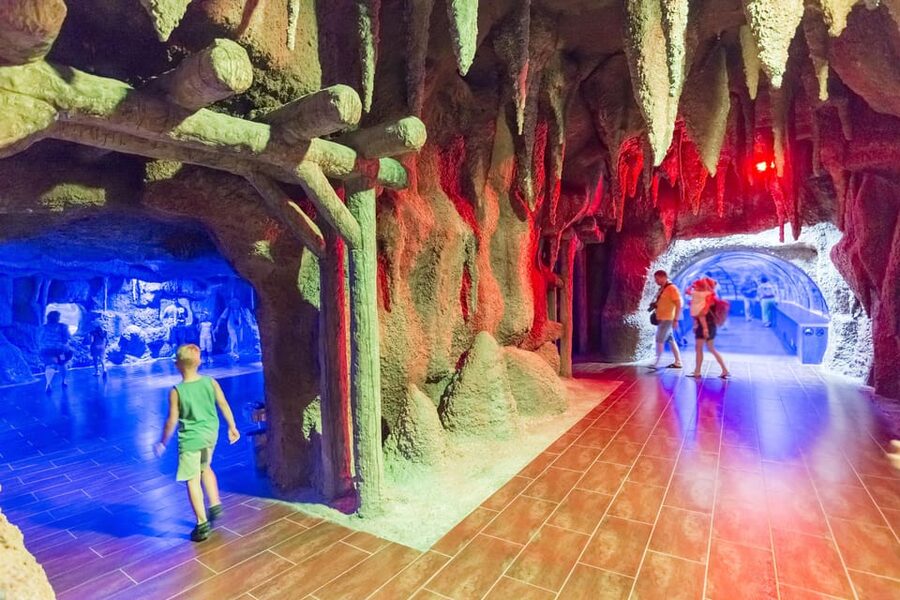 Antalya: Aquarium and Wax Museum Entry Ticket - Walking into Antalya’s five-million-liter aquarium