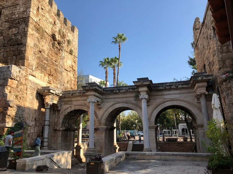 Antalya: Old Town Walking Tour with Dessert Tasting - Practical planning for the three hours