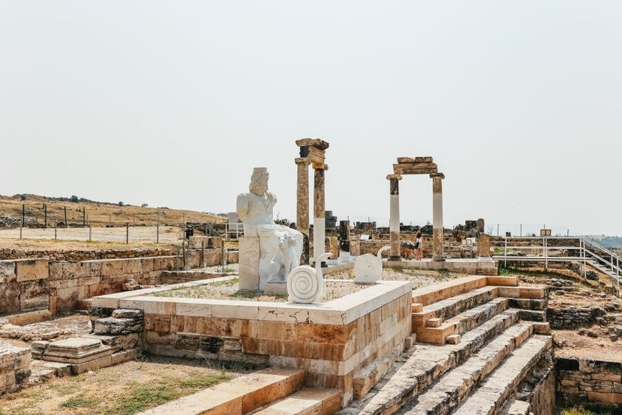 From Antalya/Kemer: Pamukkale and Hierapolis Tour with Lunch - A lunch stop that breaks up the day