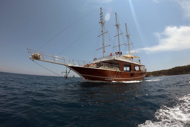 Kemer Bay Blue Cruise from Kemer - Sailing out of Kemer Bay