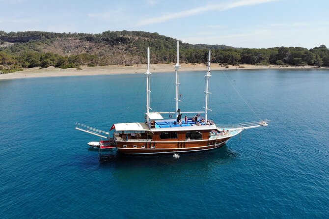 Kemer Bay Blue Cruise from Kemer - Music, drinks, and the mood onboard