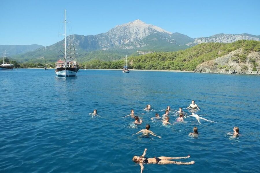 Kemer Full-Day Pirate Boat Trip with Lunch - The return cruise and boat atmosphere