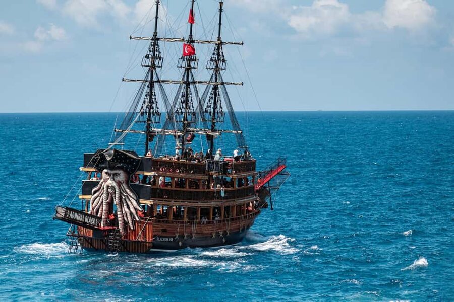 Kemer Pirate Boat Trip with Transfer - Returning Past Tahtali Mountain