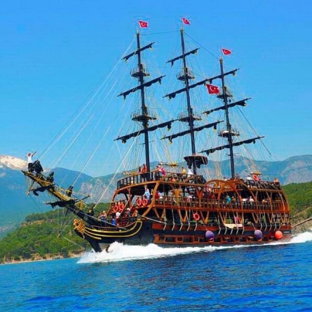 Kemer Pirates Boat Trip - Music, dancing, and the foam party