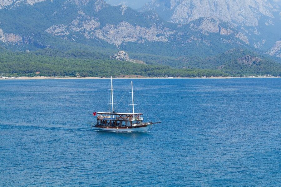 Relaxing Boat Trip with Lunch and Drinks - Lunch on the lower deck